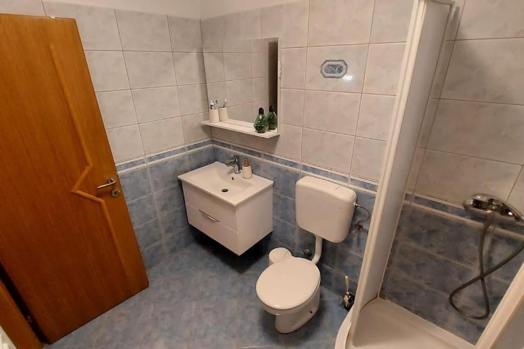 Apartman Ana Pula - Calm, Free Parking, Close To Center Exterior foto