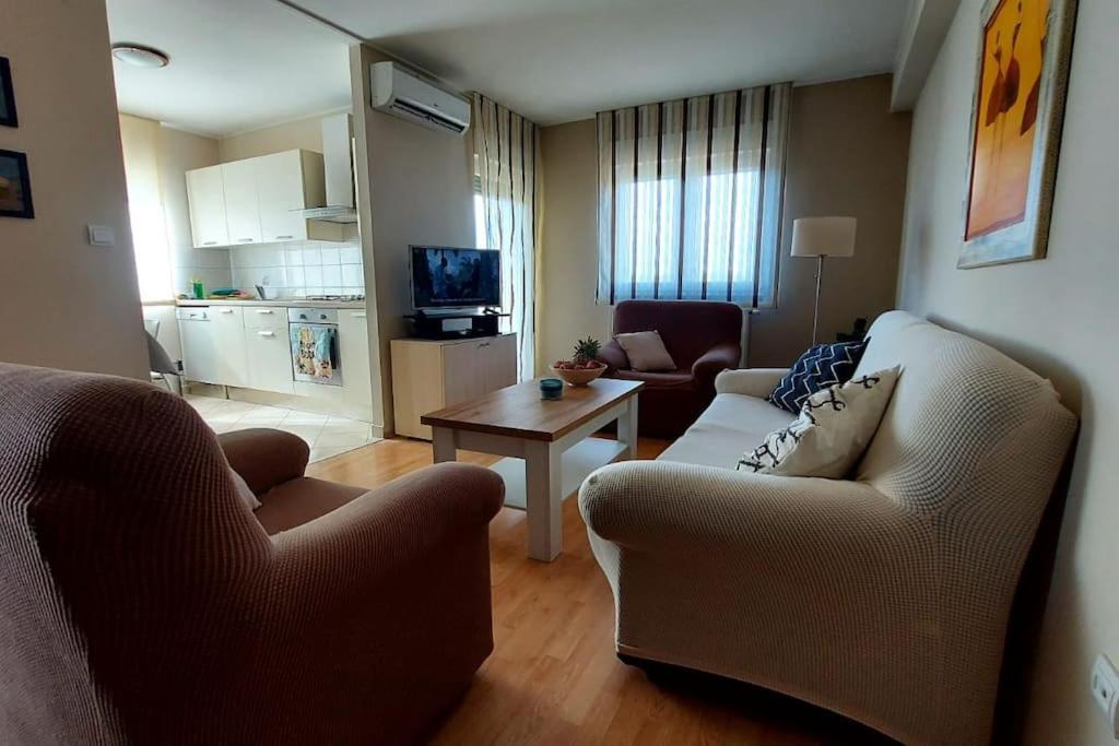 Apartman Ana Pula - Calm, Free Parking, Close To Center Exterior foto