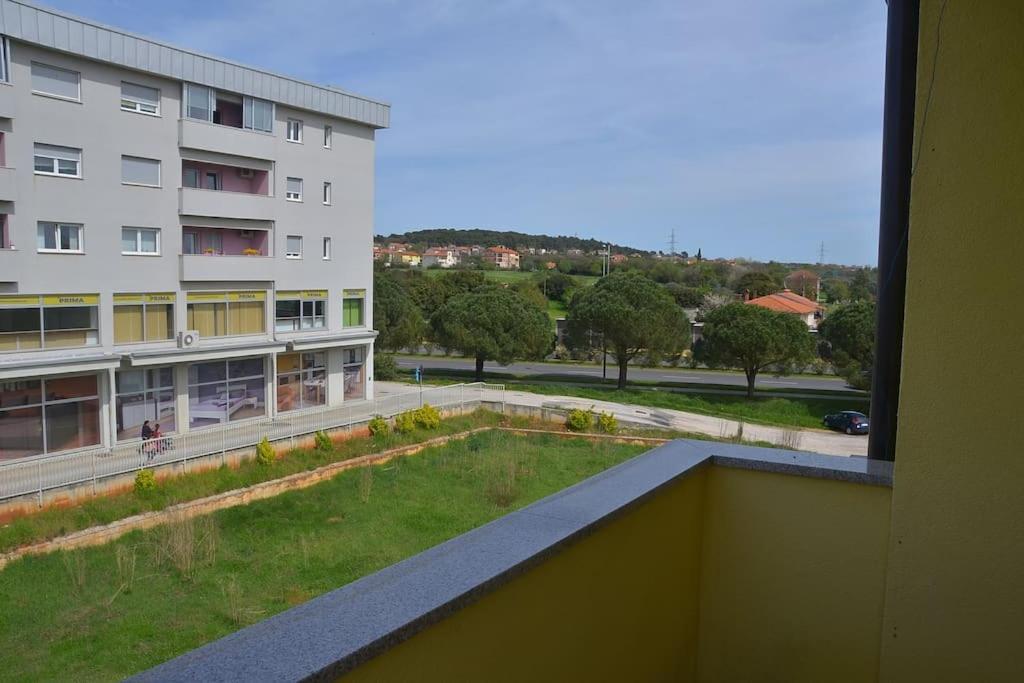 Apartman Ana Pula - Calm, Free Parking, Close To Center Exterior foto